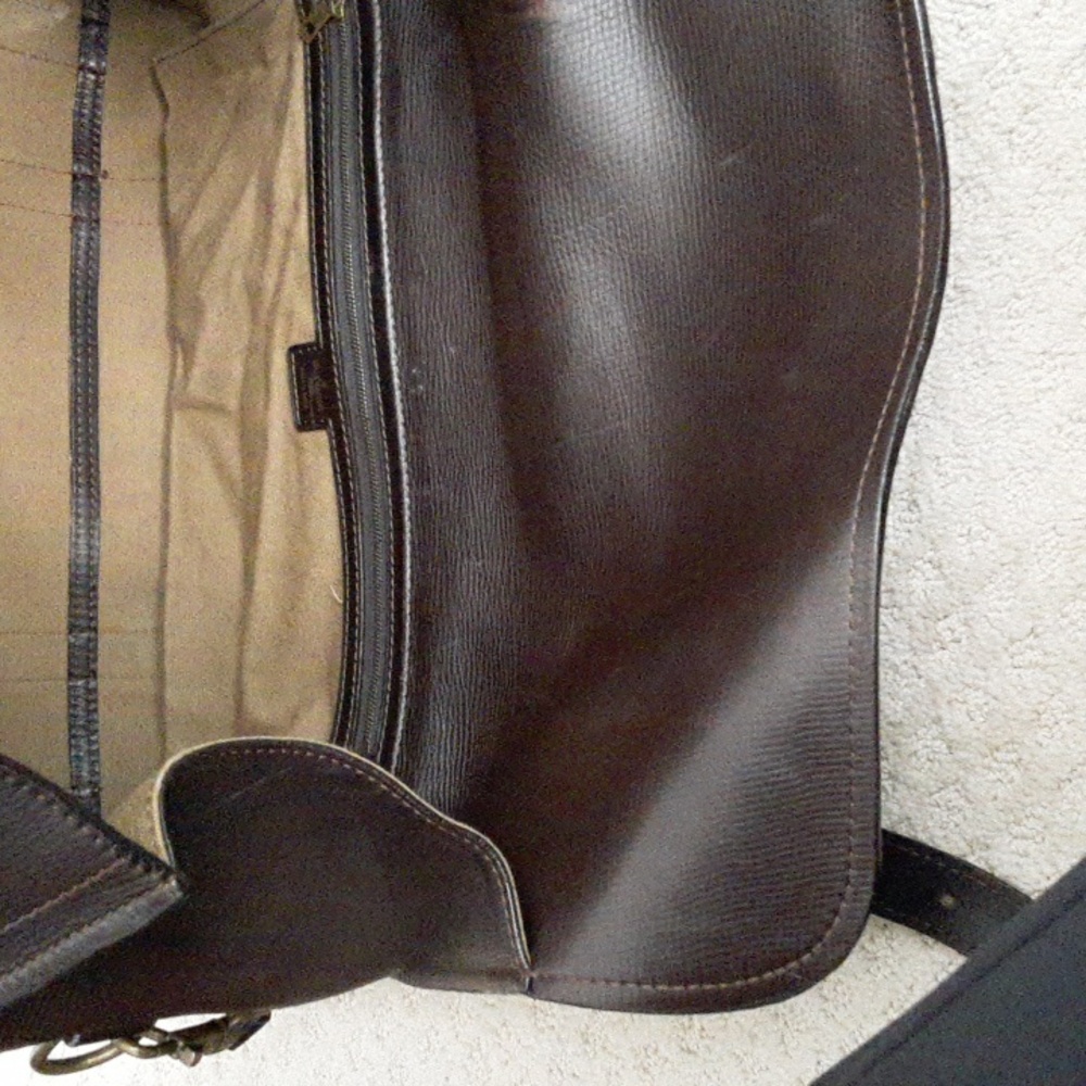 Louis Vuitton Utah duffle bag - Picture 9 of 12